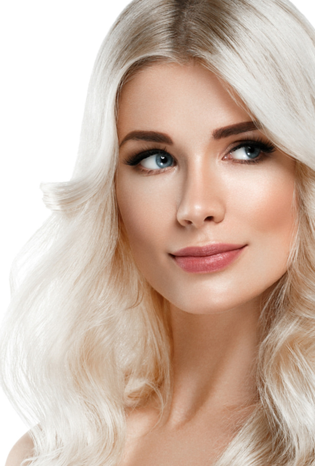 تعرفي على طريقة صبغ الشعر باللون الابيض الثلجي من الشعر الداكن