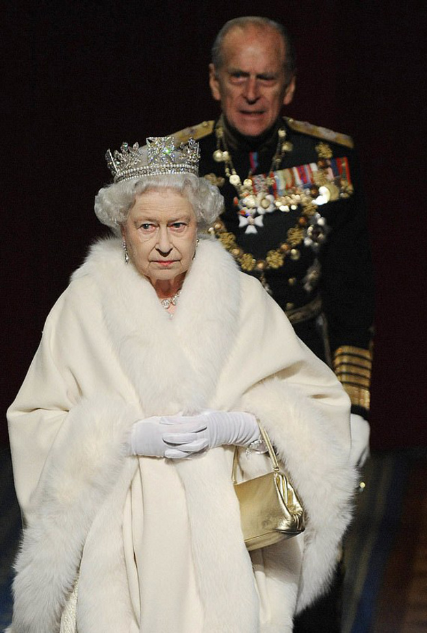 ملابس الملكة الجديدة لن تصنع من الفراء الطبيعي