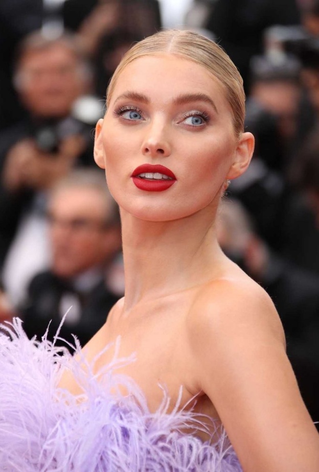 أبرز إطلالات إلسكا هوسك الجمالية بمناسبة عيد ميلادها