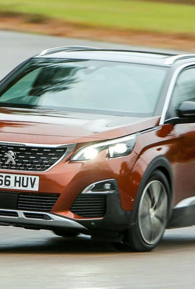 ركزت السيدات في اقتنائهن لطراز X1 على اللون الأزرق الكحلي