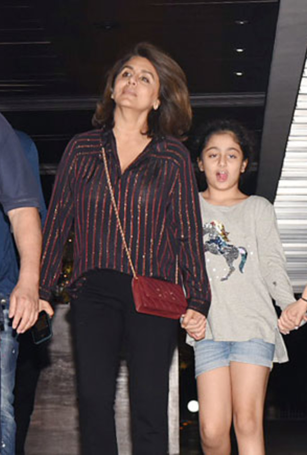 رانبير كابور Ranbir Kapoor في نزهة عائلية في مومباي