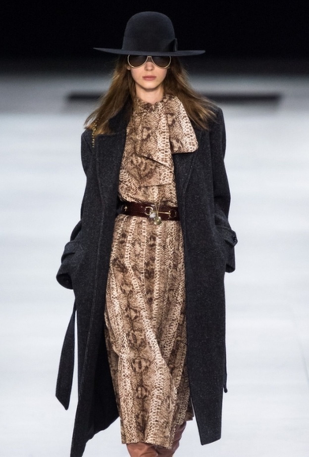 معطف طويل للمحجبات من Akris 