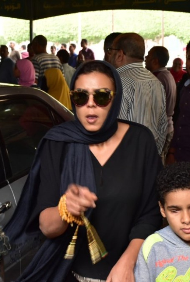 ناهد السباعي في جنازة هيثم احمد زكي