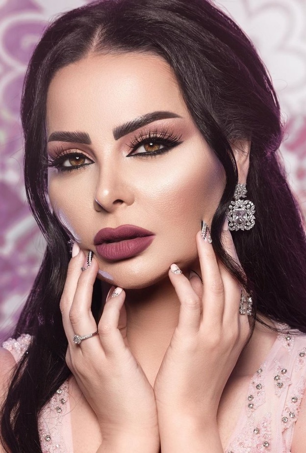 تعلمي خطوات مكياج ديانا كرزون