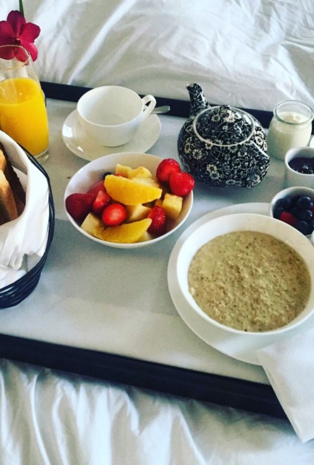 السرير ليس مكانا لتناول الطعام