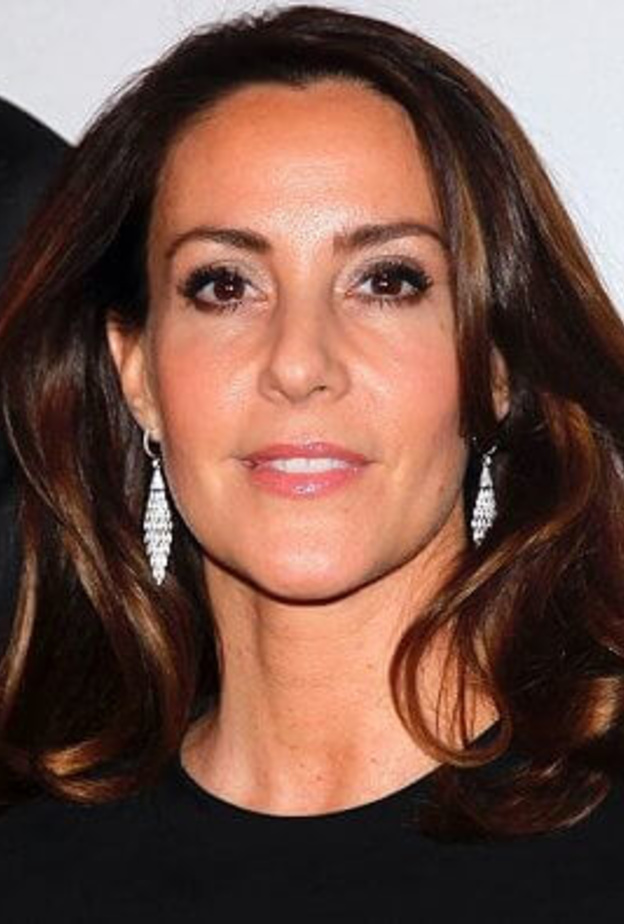  الأميرة ماريا أنيقة في فستان Maje