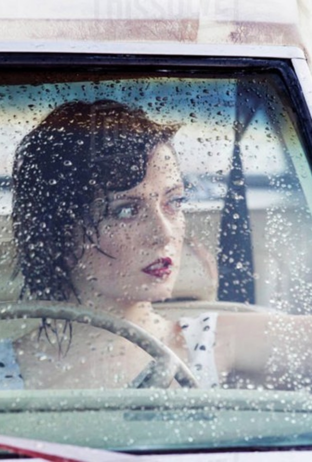 الدخول في تجمعات مياه الأمطار يتطلب مهارات إضافية في القيادة