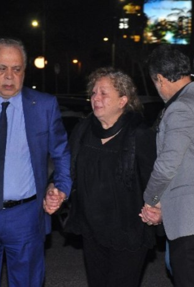 أشرف زكي استقبل المعزين بوفاة هيثم احمد زكي