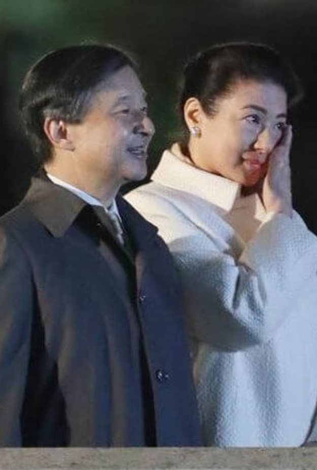 إمبراطور وإمبراطورة اليابان في المهرجان الوطني في طوكيو