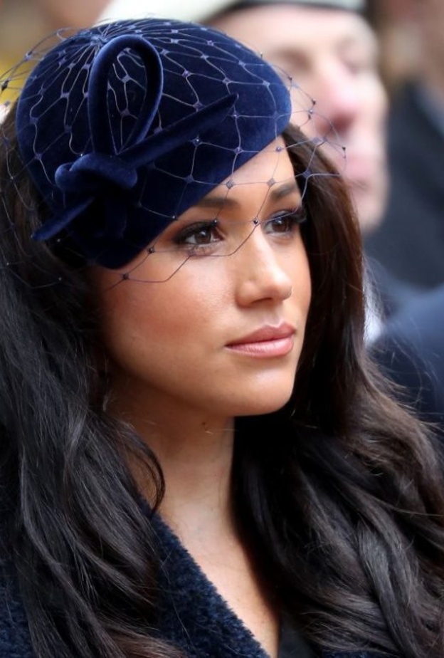 أكسسوارات شعر القبعة الجانبية بأسلوب ميغان ماركل Meghan Markle