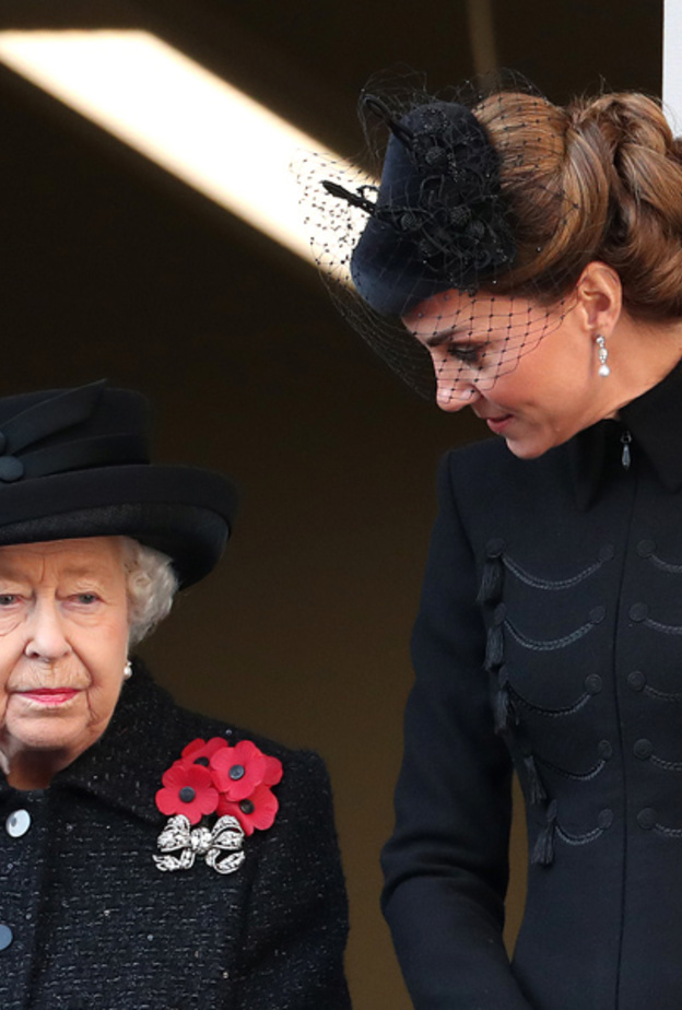 العائلة المالكة البريطانية في مراسم إحياء يوم الذكرى