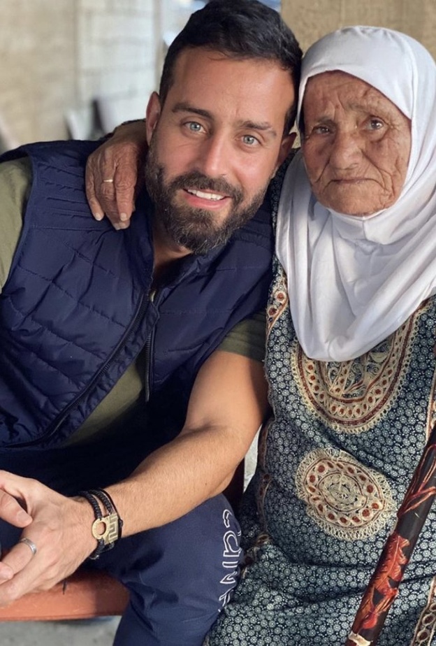 صورة لطيفة تجمع سعد رمضان بجدته في لبنان