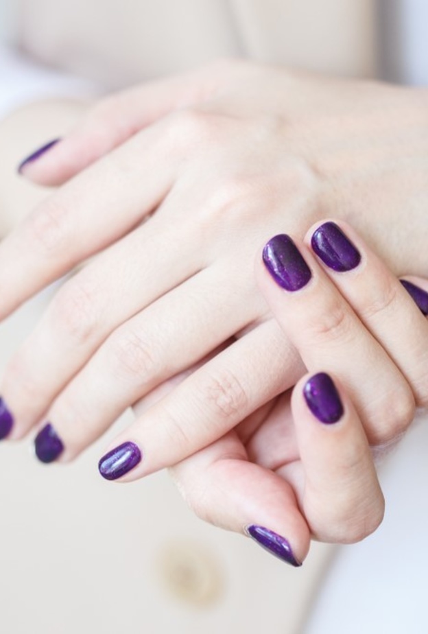  اعتمدي المناكير الأرجواني لهذا الموسم