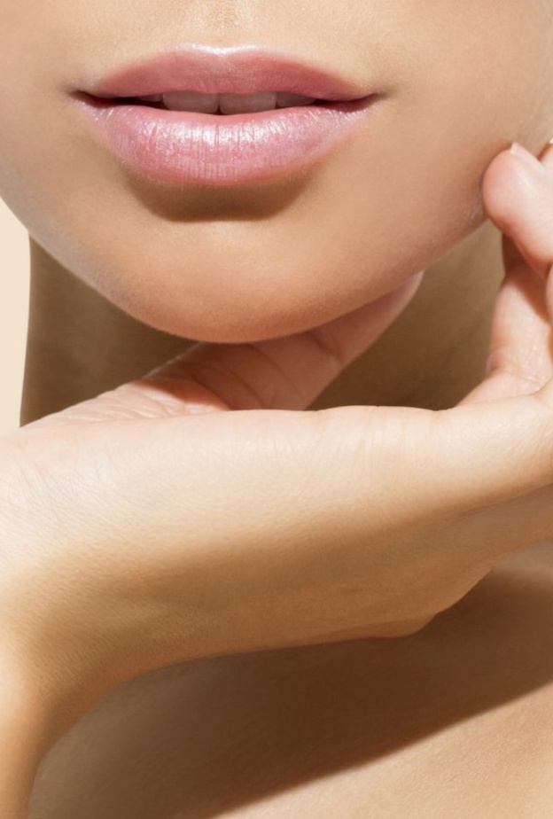 إحصلي على شفايف مميزة رطبة بالطرق الطبيعية