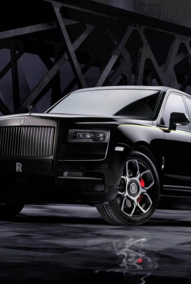 رولزر رويس تقدم نسخة بلاك بادج من سيارتها الرياضية المتعددة الاستخدامات الفارهة كولينان