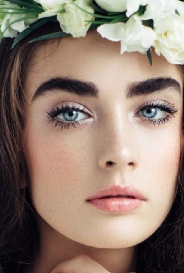 اختاري ألوان ظلال عيون فاتحة لبرز جمال عينيك