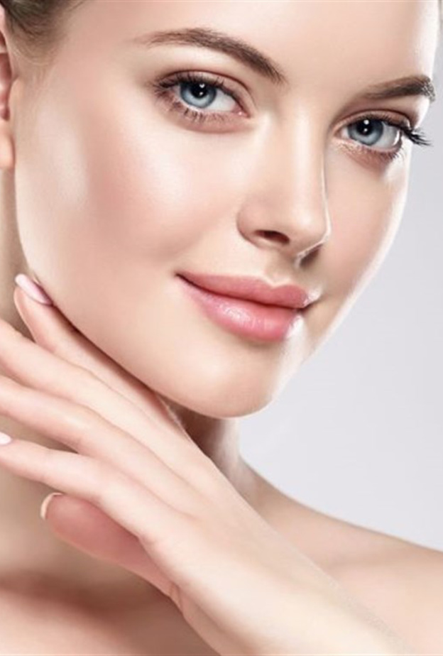 تعرفي على فوائد واضرار التقشير الكريستالي للوجه