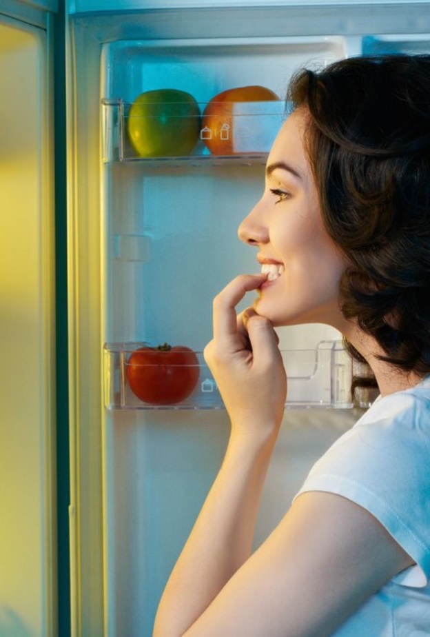 تناول الطعام ليلا خطر على صحة النساء