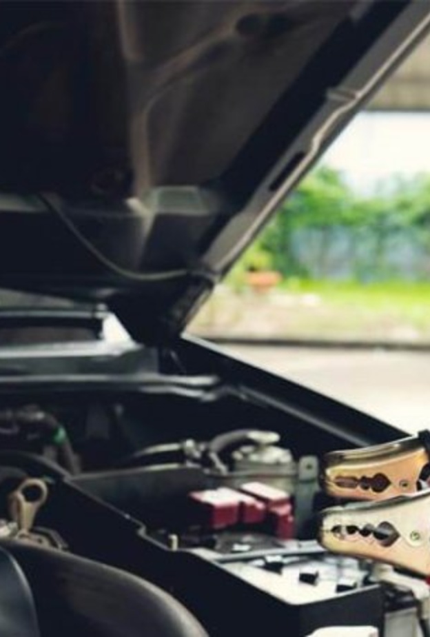 كيفية تشغيل السيارة عند نفاذ البطارية