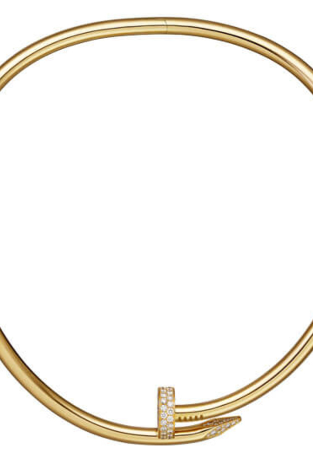 سلسال ذهب طويل مزين بمشبك مرصع بالياقوت الاحمر من Nadine Ghosn