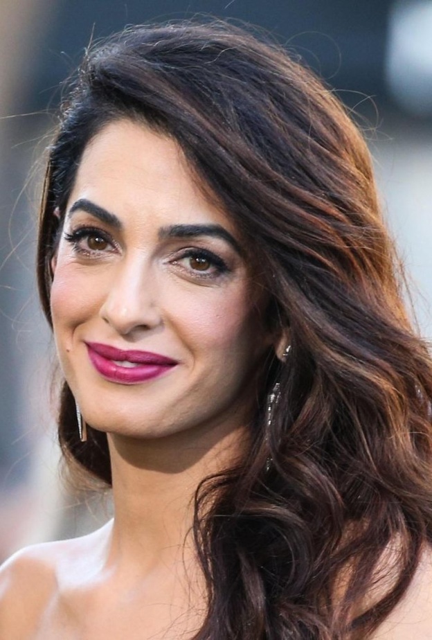  رسم الايلاينر الاسود بأسلوب أمل كلوني