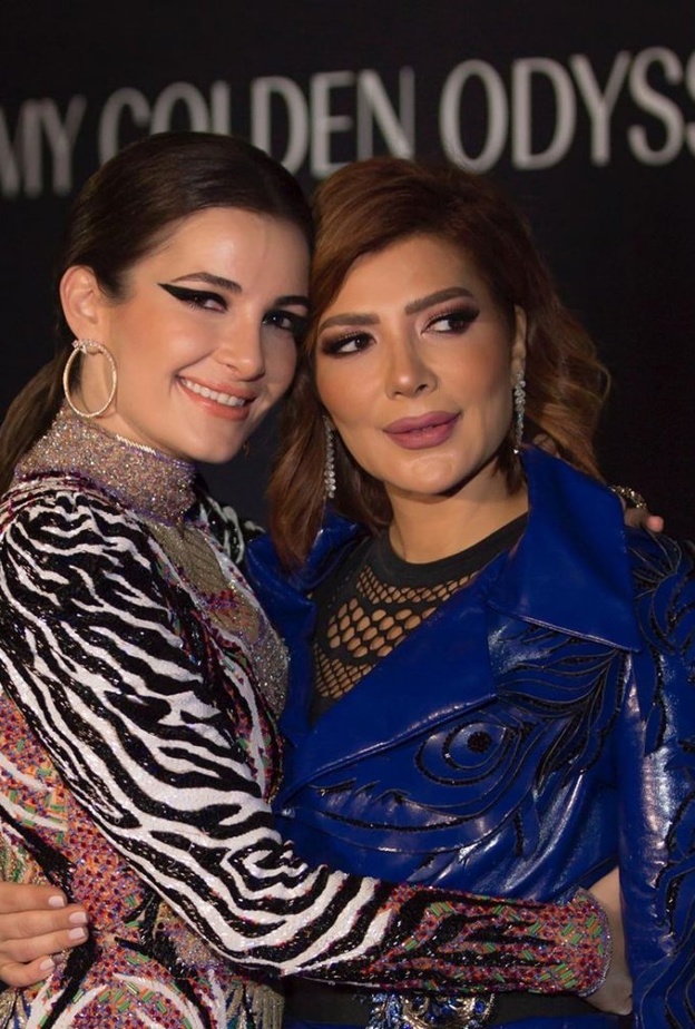 شام الذهبي تنشر صورا جديدة مع والدتها