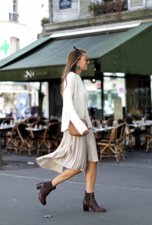 اختارب البوت القصير الأبيض لاطلالات عصرية