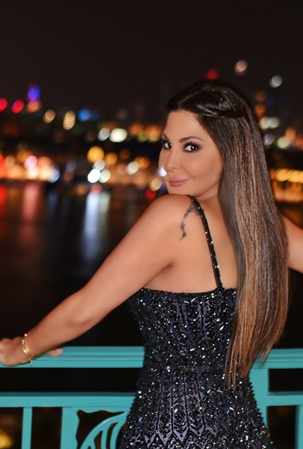 تألقت النجمة اليسا بفستان أسود براق فاخر حمل توقيع دار لابرجوازي ‏LaBourjoisie