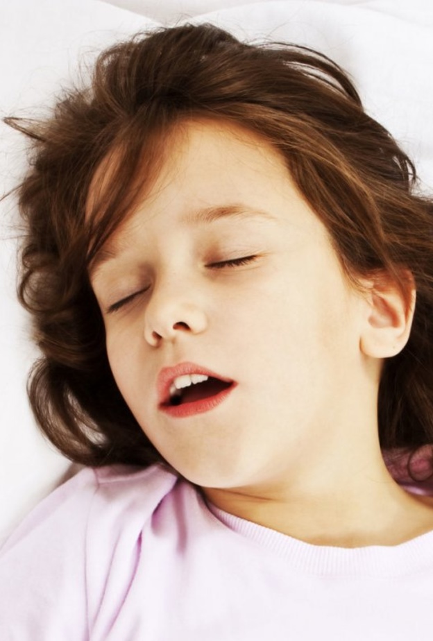 شخير الأطفال يؤثر على مستواهم الدراسي 