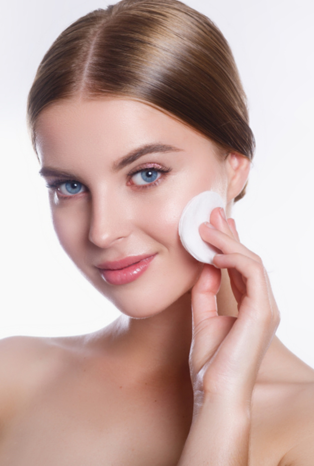 استخدمي الطرق الطبيعية لإزالة المكياج عن العيون