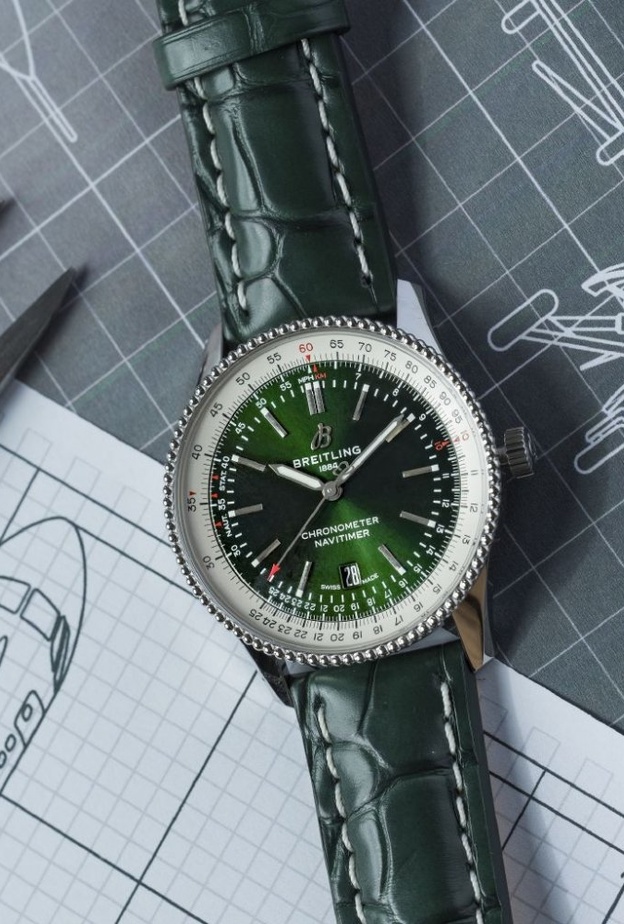  ساعات Super Avenger Chronograph 48 Night Mission