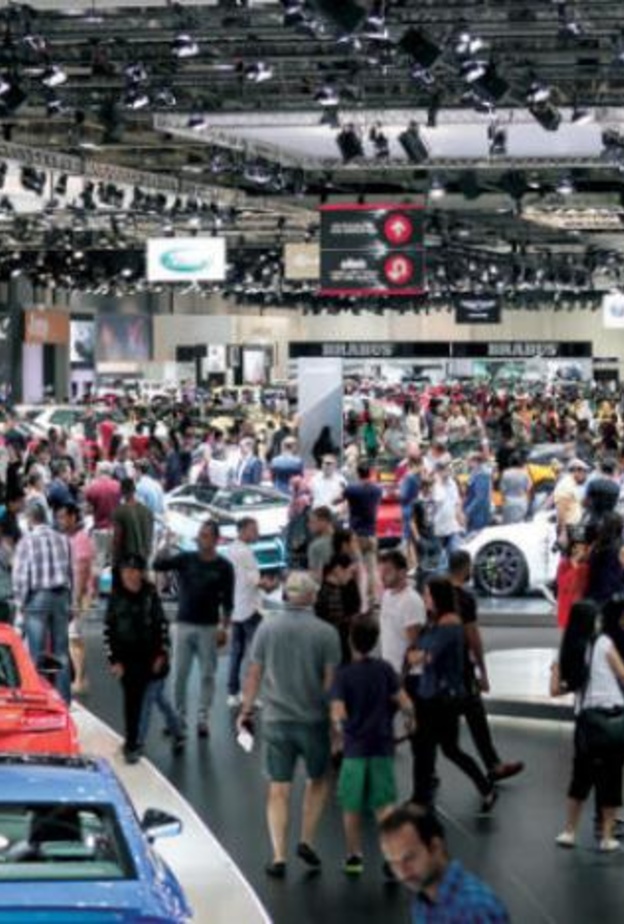 الشيخ أحمد بن محمد بن راشد آل مكتوم افتتح المعرض