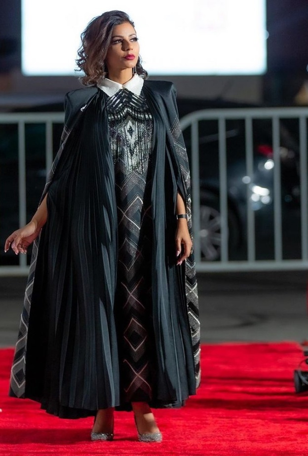 اطلالة ملفتة وجذابة من Leal Daccarett