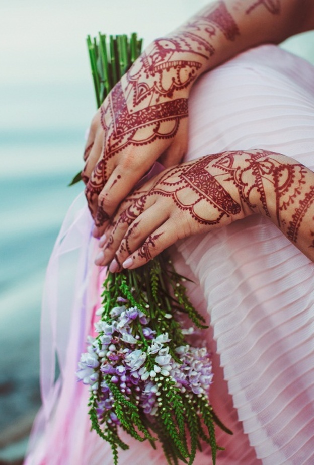 تعد الحناء احد اهم زينة العروس