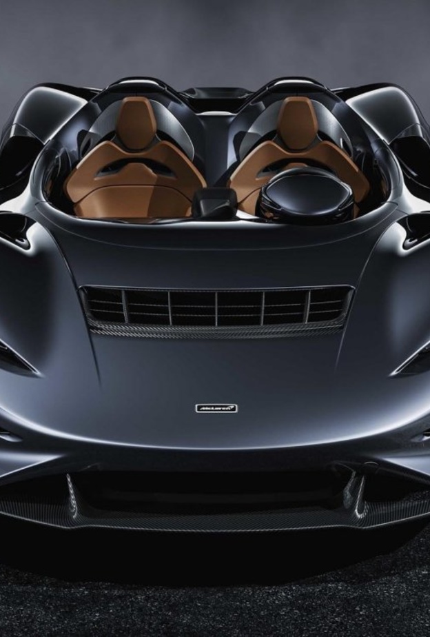 استلهمت الرودستر الجديدة تصميمها من أسطورة ماكلارين في ستينيات القرن الماضي Elva MIA