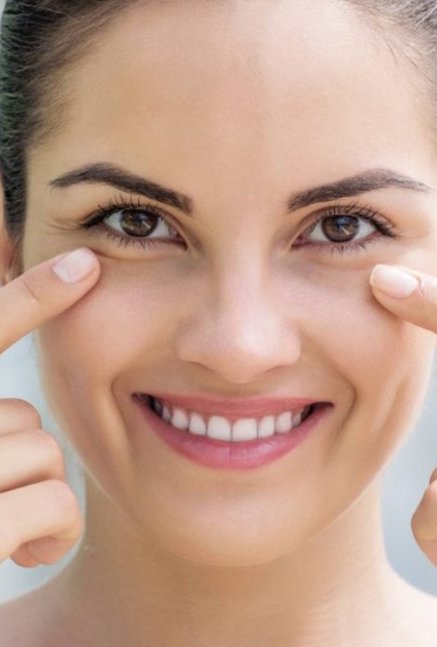 إحصلي على عيون غير منتفخة باستخدام ماسك طبيعي