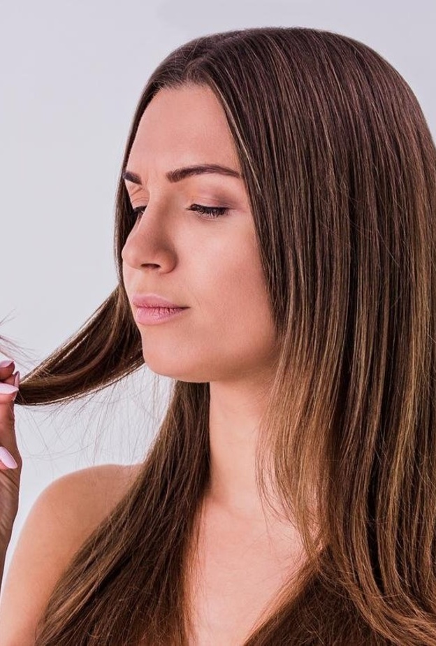 افضل زيوت طبيعية لعلاج اطراف الشعر المتقصفة