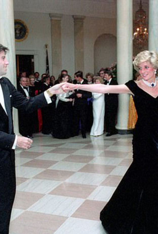 فستان الأميرة ديانا الشهير يعرض للبيع بسعر 350 ألف جنيه إسترليني