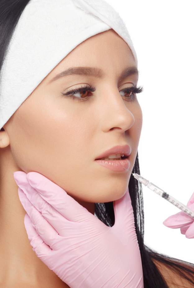 تعرفي على الأسئلة الاكثر شيوعا عن فيلر الشفاه