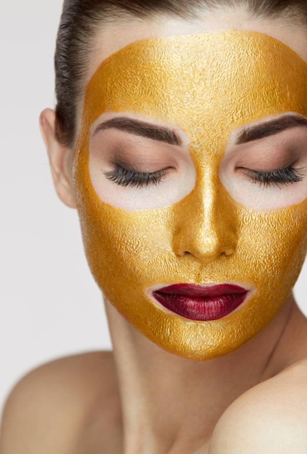 استخدمي ماسك الذهب لتحفيز الكولاجين والمحافظة على مرونة البشرة