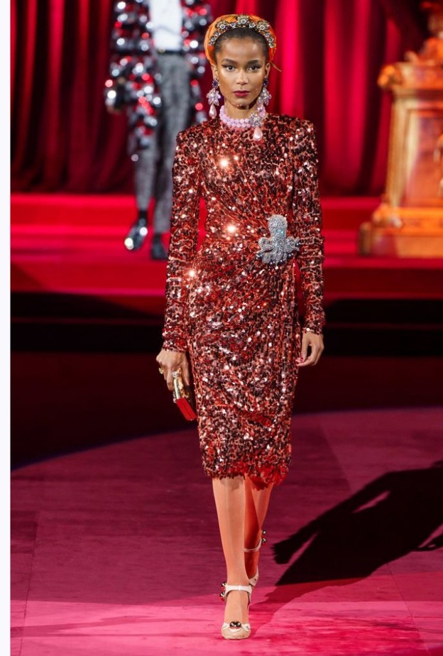  فستان أحمر للمحجبات منBrock Collection