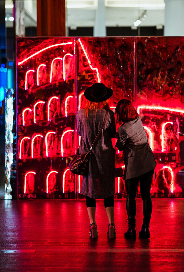 ليالي الفن في قلب مركز دبي المالي العالمي .. فن وثقافة وترفيه