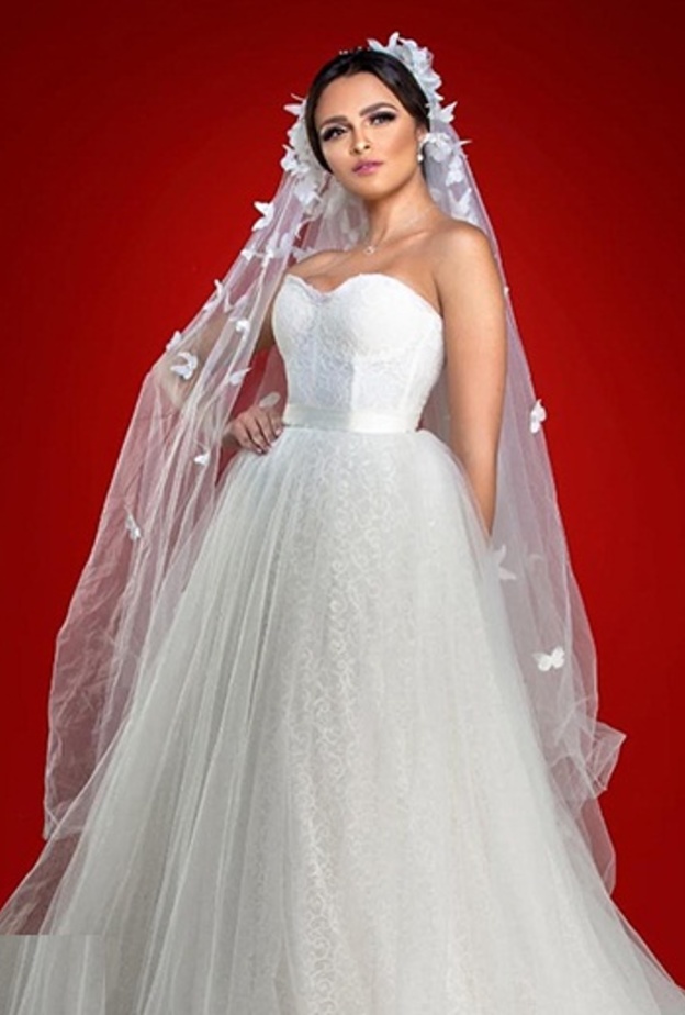  اطلالة ابنة هيفا وهبي بفستان الزفاف