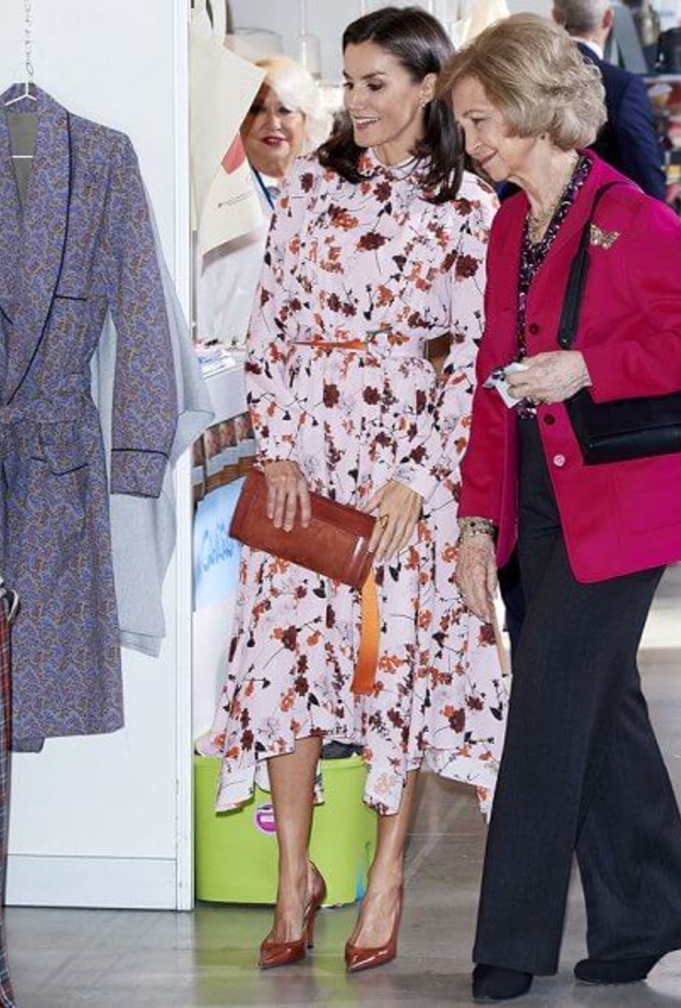 الملكة صوفيا ببدلة رسمية أنيقة