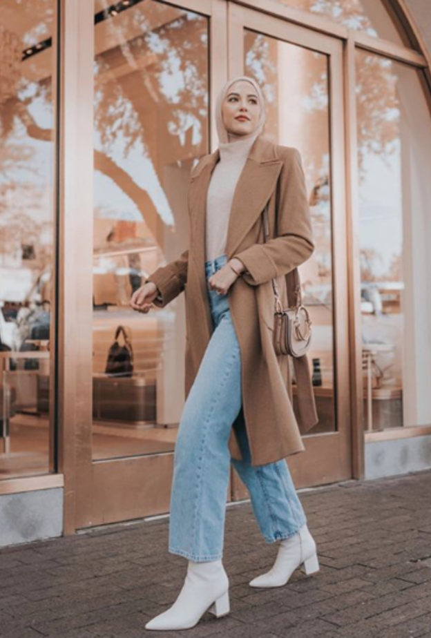  اختارت مرمر معطف طويل من بالنسياغا لاطلالة شتوية