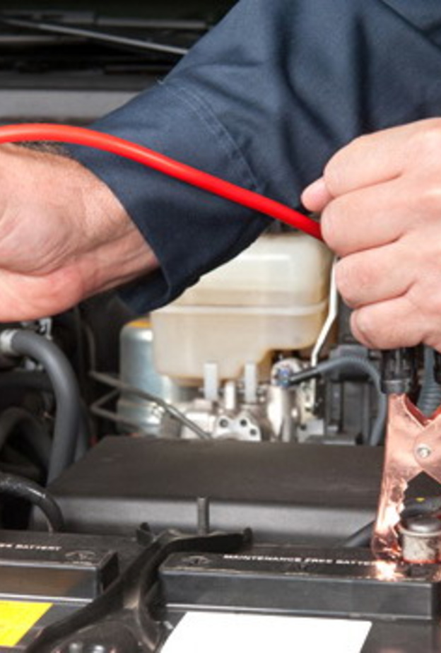 تشغيل السيارة والبطارية فارغة أو ضعيفة