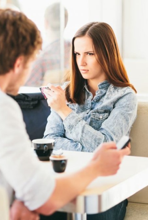 سبعة تصرفات لا يحبها الرجل في المرأة - افشاء اسرار الزوجية