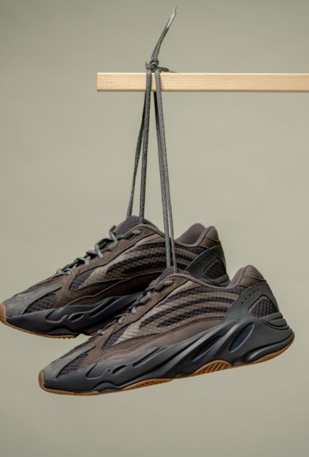 مجموعة من الأحذية الرياضية العصرية من منصة FARFETCH لدى Sole DXB