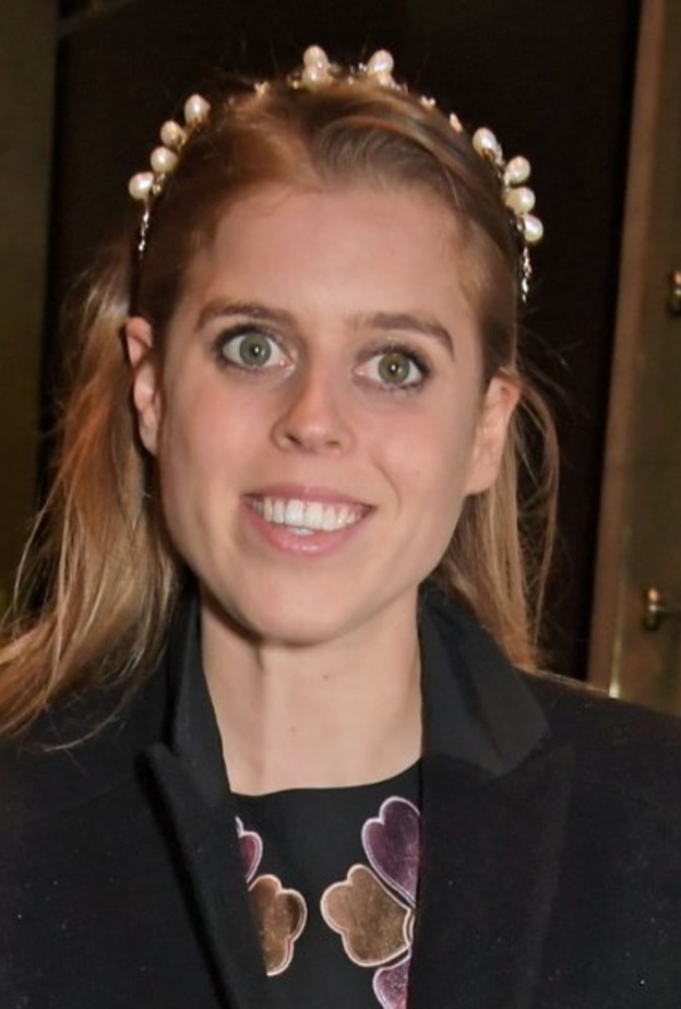 الأميرة بياتريس تسير على خطى جدتها ملكة بريطانيا