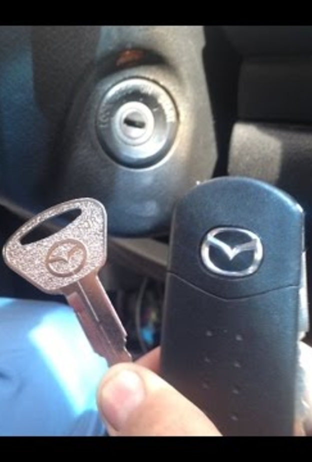  تشغيل السيارة بالبصمة إذا فرغت بطارية الريموت